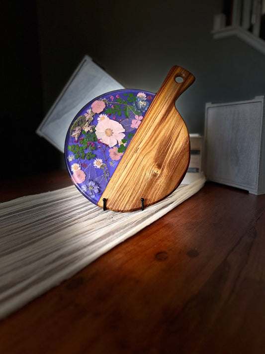 Floral round cutting / serving board